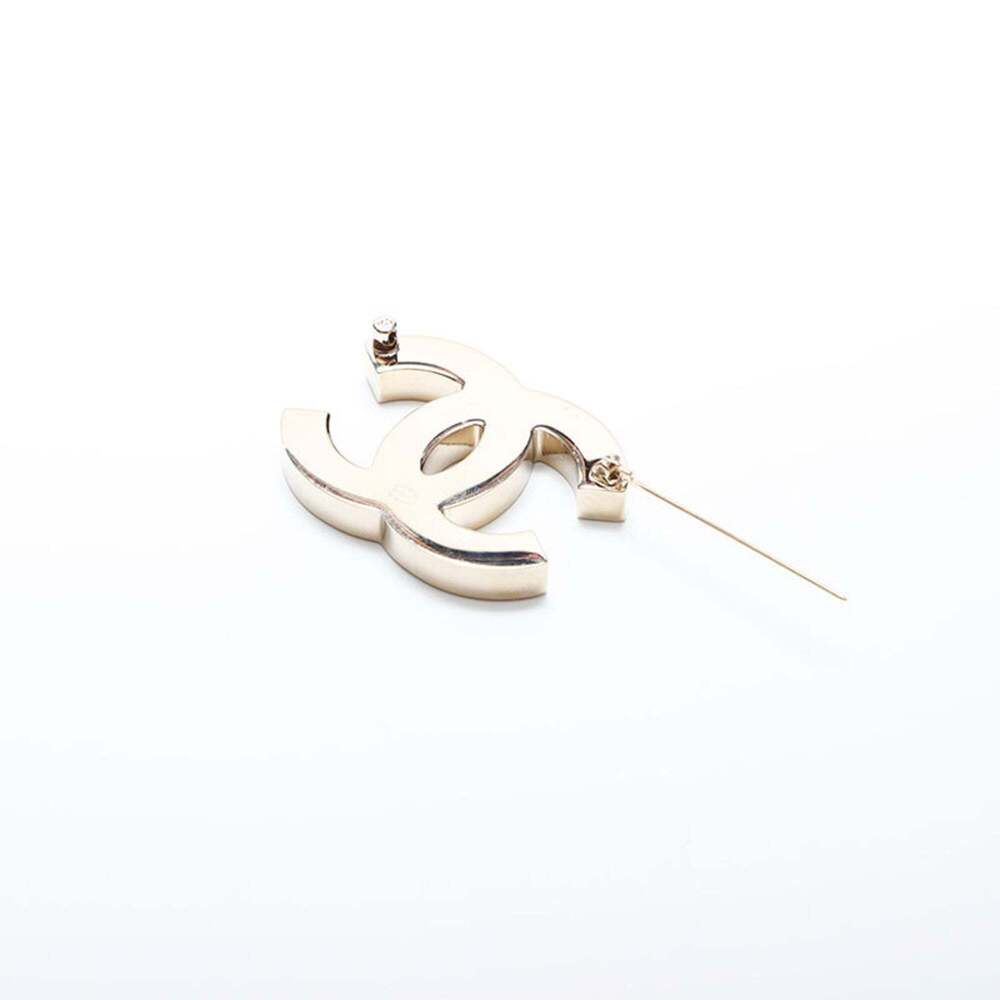 CHANEL Authentic Gold Logo Brooch - Picture 7 of 8